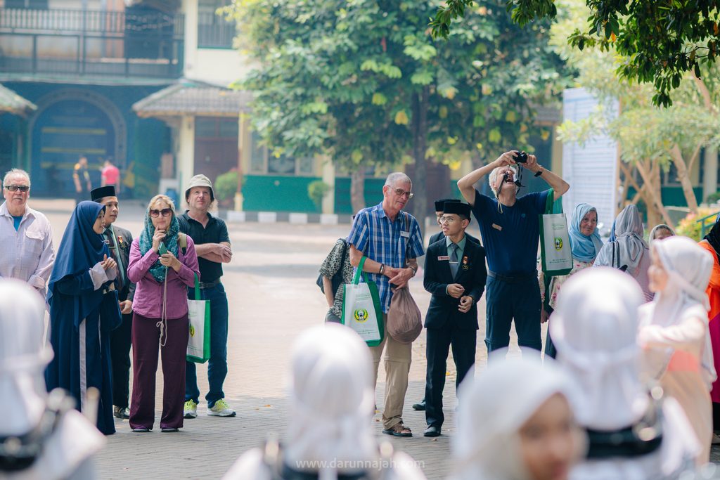 Darunnajah Sambut 10 Guru dari Austria dalam Program Friendship Force International