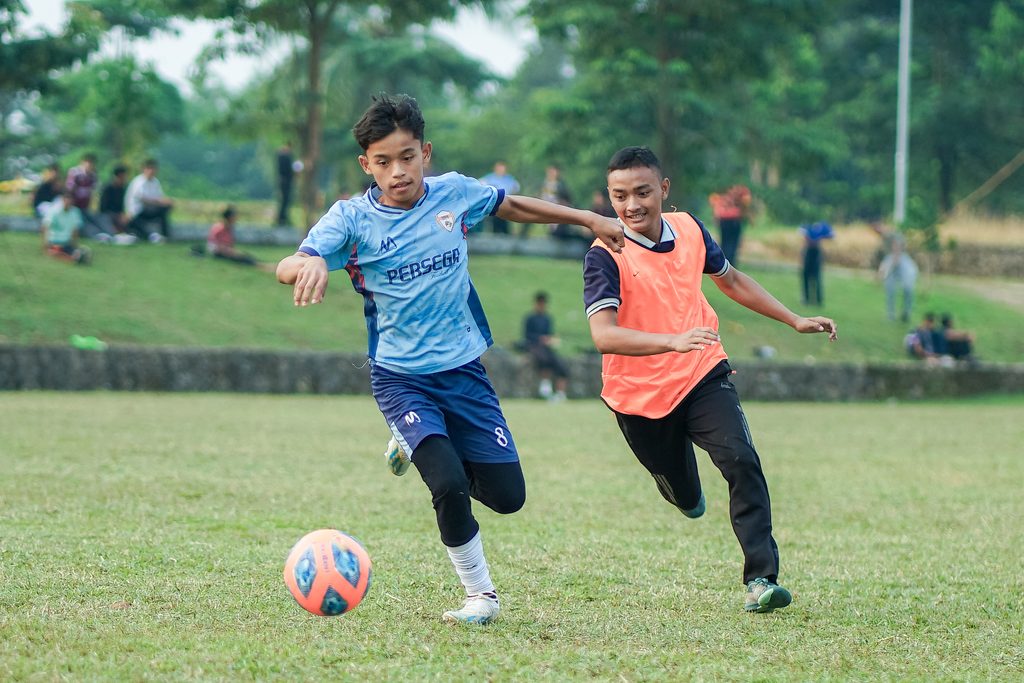 Salah Satu Cara Mengisi Kekosongan Santri Putra Dengan Exstrakulikuler Futsal dan Sepak Bola