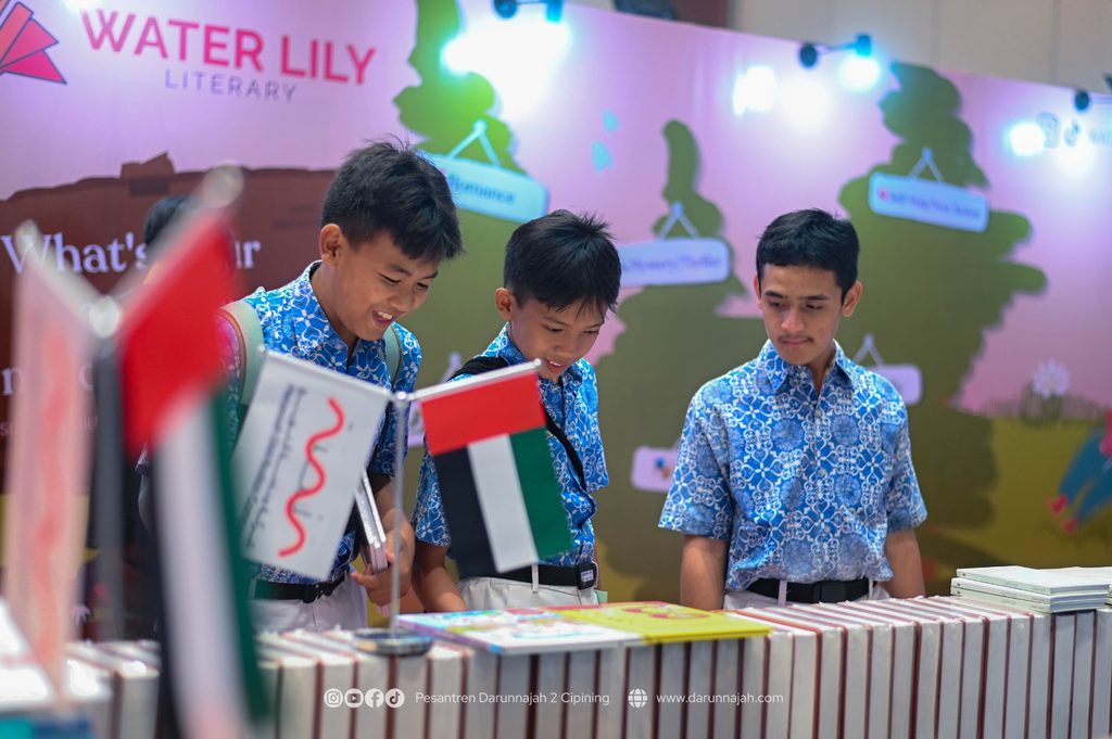 148 Santri Menyusuri Rak Buku demi Memahami Makna Literasi