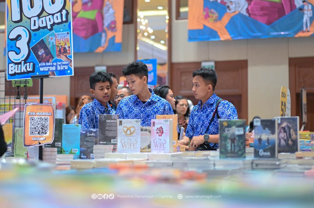 148 Santri Menyusuri Rak Buku demi Memahami Makna Literasi