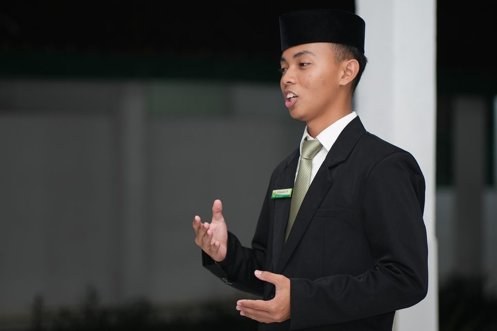 Public Speaking ala Santri: Melatih Keberanian Lewat Muhadharah