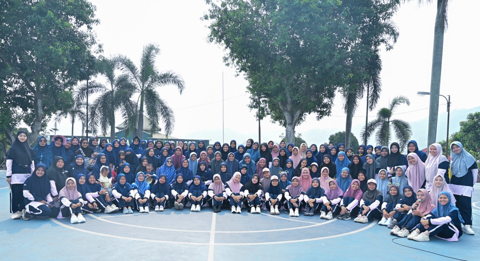 Delapan Hari Festival Nisaiyyah Ubah Lapangan Jadi Ruang Tawa Para Guru Putri
