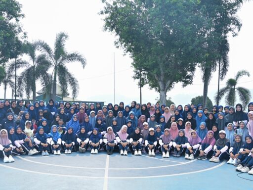 Delapan Hari Festival Nisaiyyah Ubah Lapangan Jadi Ruang Tawa Para Guru Putri