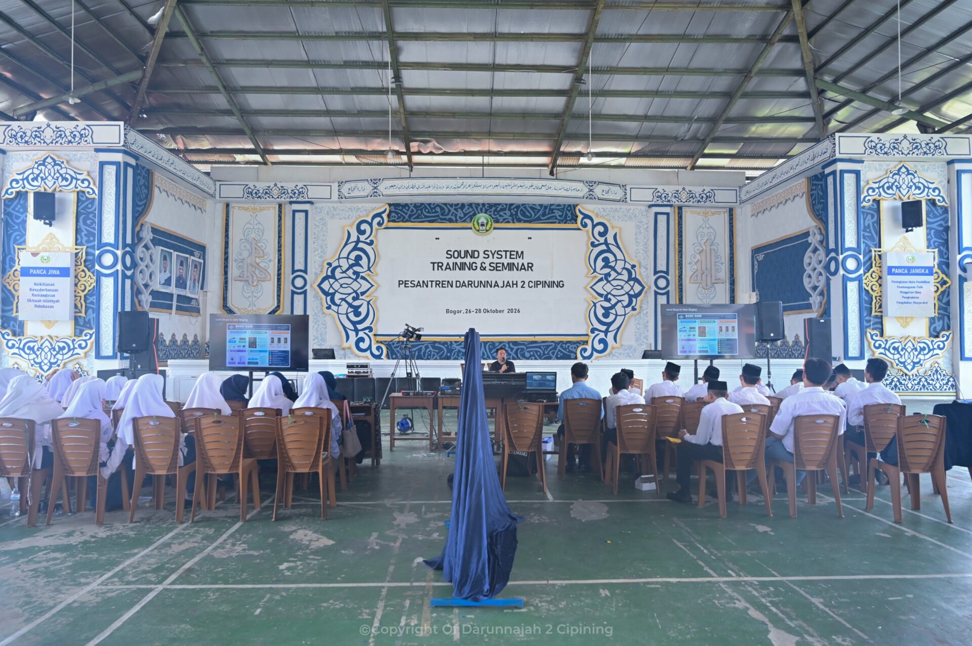Para Santri Belajar Mengatur Suara, Mengubah Panggung Pesantren Jadi Lebih Mandiri