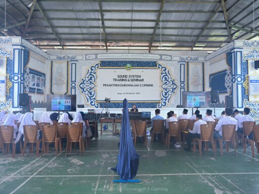 Para Santri Belajar Mengatur Suara, Mengubah Panggung Pesantren Jadi Lebih Mandiri