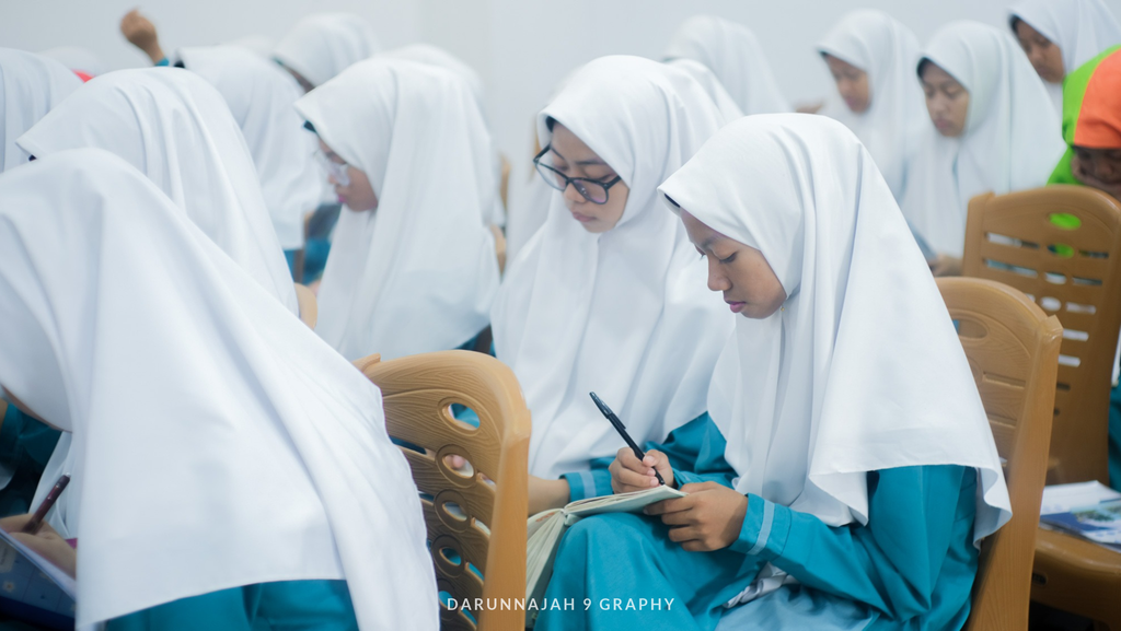 Pekan Literasi Santriwati Darunnajah 9 Al-Hasanah: Menumbuhkan Kreativitas melalui Karya Sastra dan Karya Tulis